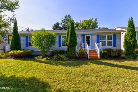 28 Henry St, Glens Falls, NY 12801