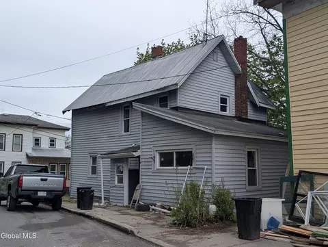 18 Cross St, Fort Plain, NY 13339