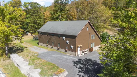 522 Starr Rd, Ravena, NY 12143