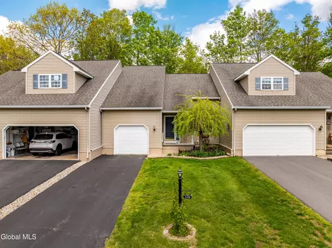16 Fairway Dr # B, Mechanicville, NY 12118