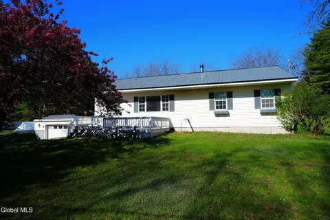 301 Bemis Rd, Gloversville, NY 12078