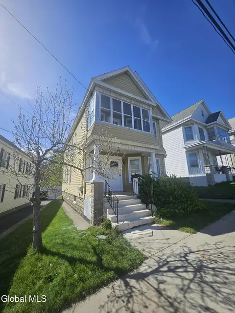 8 Lomasney Ave, Schenectady, NY 12308