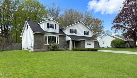 24 Lorelei Ln, Glenville, NY 12302