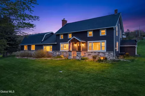 106 Mosher Rd, Sand Lake, NY 12153