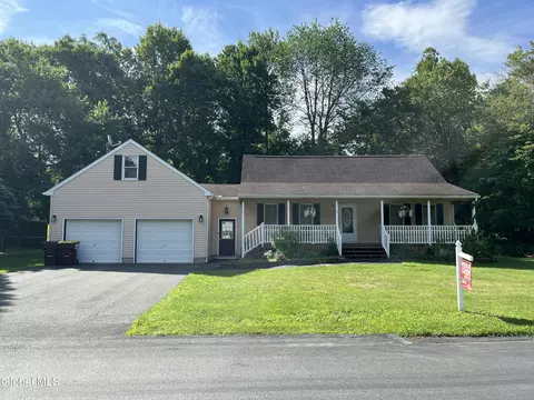 1686 Julianne Dr, Castleton On Hudson, NY 12033