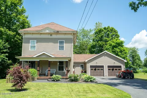 77 Spring St, Cambridge, NY 12816