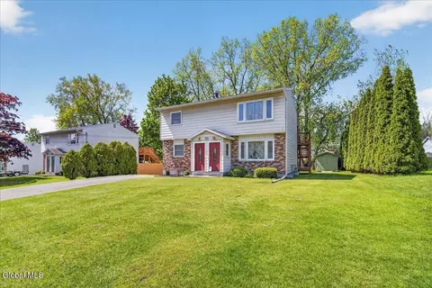 5 Deer Path Dr, Colonie, NY 12205
