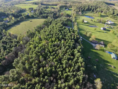 3 Hall Road # l6, Pittstown, NY 12094