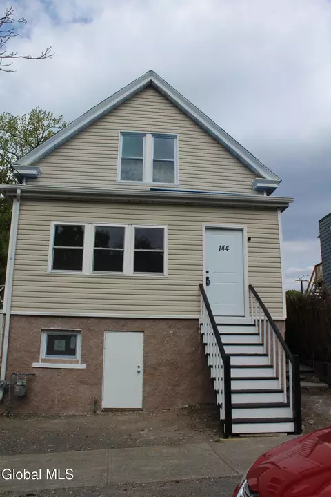 144 S Hawk St, Albany, NY 12202