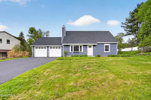 16 Leonard Dr, Schenectady, NY 12309