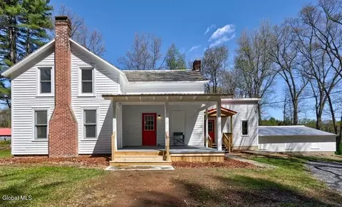 13 Young Rd, Middle Grove, NY 12850