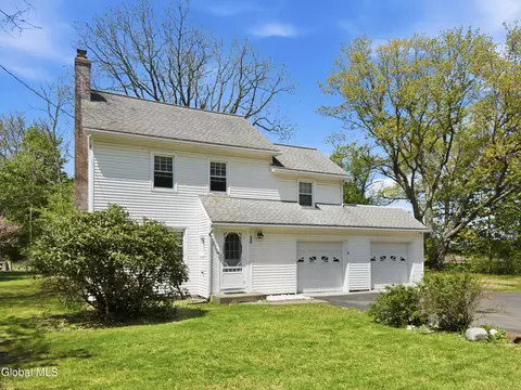 508 Bloomingrove Dr, Rensselaer, NY 12144