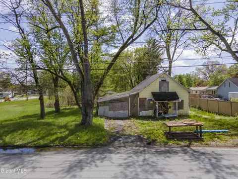 42 Ferry Blvd, South Glens Falls, NY 12803