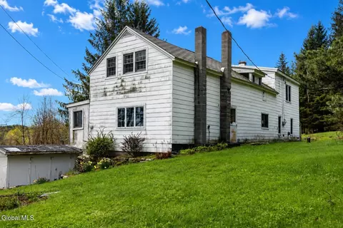 39 E Hill Rd, Middleburgh, NY 12122