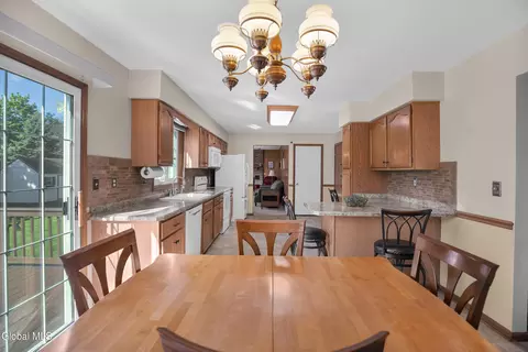 Dining - 243 Shereen Ct, Schenectady, NY 12304 photo 2 of 2