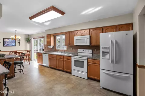 Kitchen - 243 Shereen Ct, Schenectady, NY 12304 photo 3 of 4
