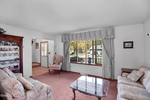 Living - 243 Shereen Ct, Schenectady, NY 12304 photo 1 of 4