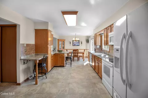 Kitchen - 243 Shereen Ct, Schenectady, NY 12304 photo 4 of 4