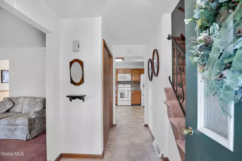 Entry Way - 243 Shereen Ct, Schenectady, NY 12304 photo 3 of 5