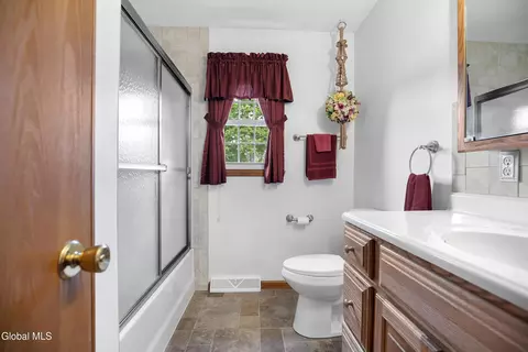 Bath - 243 Shereen Ct, Schenectady, NY 12304 photo 2 of 4