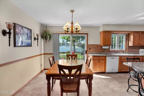 Dining - 243 Shereen Ct, Schenectady, NY 12304 photo 1 of 2