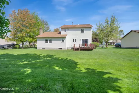 Exterior - 243 Shereen Ct, Schenectady, NY 12304 photo 5 of 9