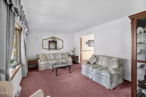 Living - 243 Shereen Ct, Schenectady, NY 12304 photo 2 of 4