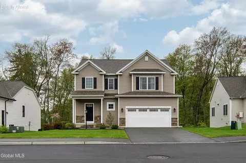 22 Wellington Ct, Clifton Park, NY 12065