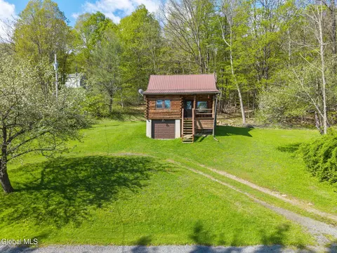 105 Patent Ln, Schoharie, NY 12157
