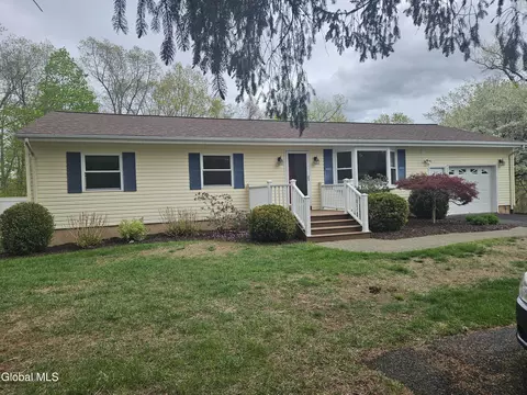 66 Beach Rd, Clifton Park, NY 12065
