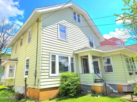 22 Petrie St, Little Falls, NY 13365