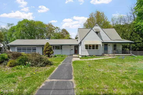 215 Oak St, Corinth, NY 12822
