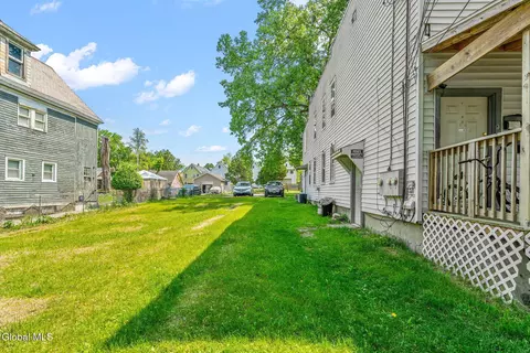 Exterior - 815 Davis Ter, Schenectady, NY 12303 photo 5 of 13