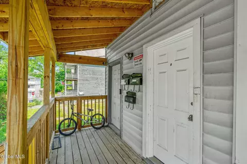 Exterior - 815 Davis Ter, Schenectady, NY 12303 photo 2 of 13