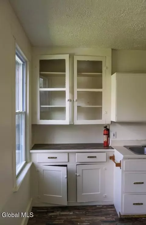 Kitchen - 815 Davis Ter, Schenectady, NY 12303 photo 3 of 5