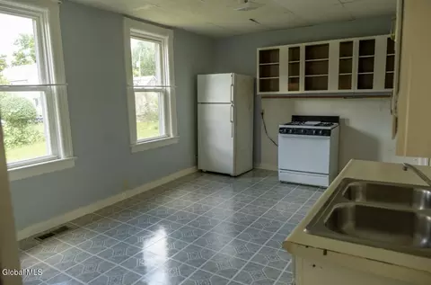 Kitchen - 815 Davis Ter, Schenectady, NY 12303 photo 1 of 5