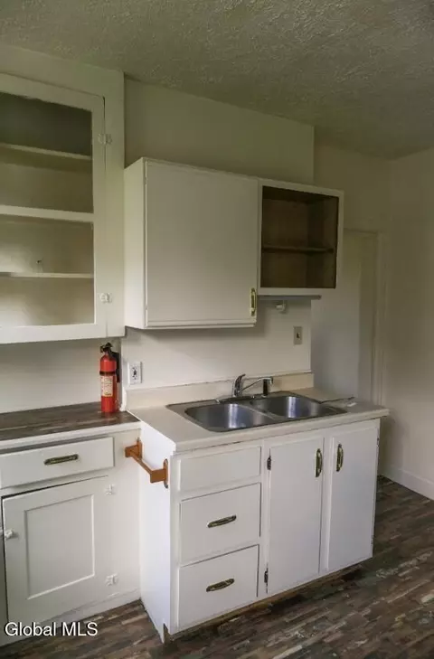Kitchen - 815 Davis Ter, Schenectady, NY 12303 photo 4 of 5