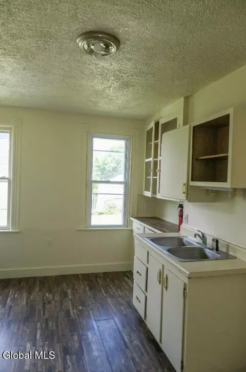 Kitchen - 815 Davis Ter, Schenectady, NY 12303 photo 2 of 5
