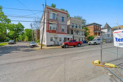 68 Vliet St, Cohoes, NY 12047
