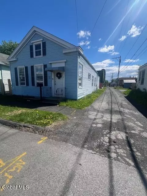 40 113th St, Troy, NY 12182