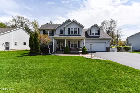 4 Springfield Dr, Mechanicville, NY 12118