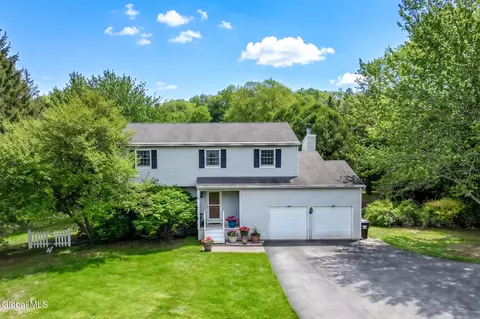 241 Van Aernem Rd, Malta, NY 12020