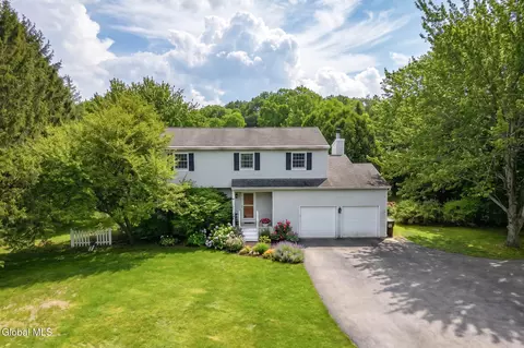 241 Van Aernem Rd, Malta, NY 12020