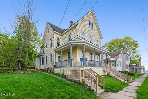 4 W Clinton St, Johnstown, NY 12095