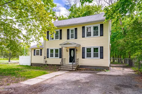 9 Schermerhorn Rd, Rotterdam, NY 12306