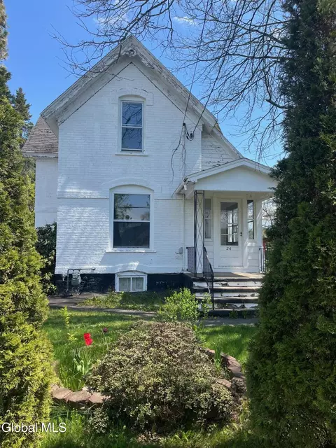 24 Elmwood Ave, Gloversville, NY 12078