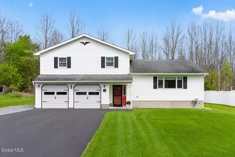 11 Dania Dr, Hagaman, NY 12086
