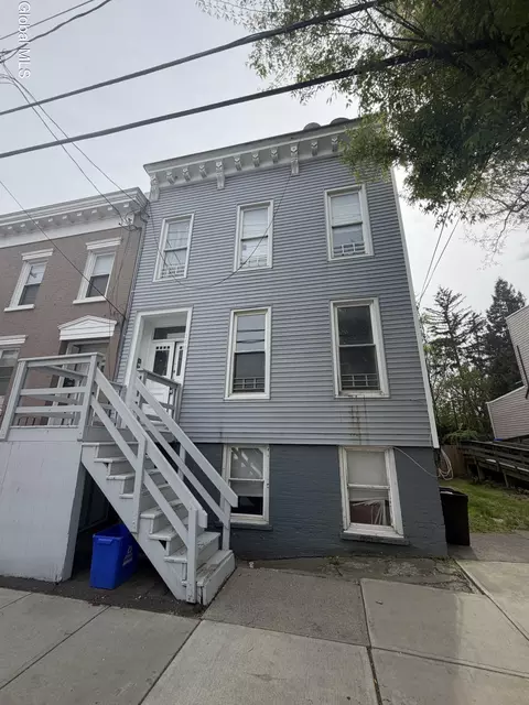 166 2nd St, Albany, NY 12210