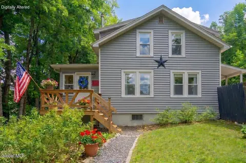 9 S Main St, Berlin, NY 12022