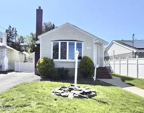52 Bell St, Valley Stream, NY 11580